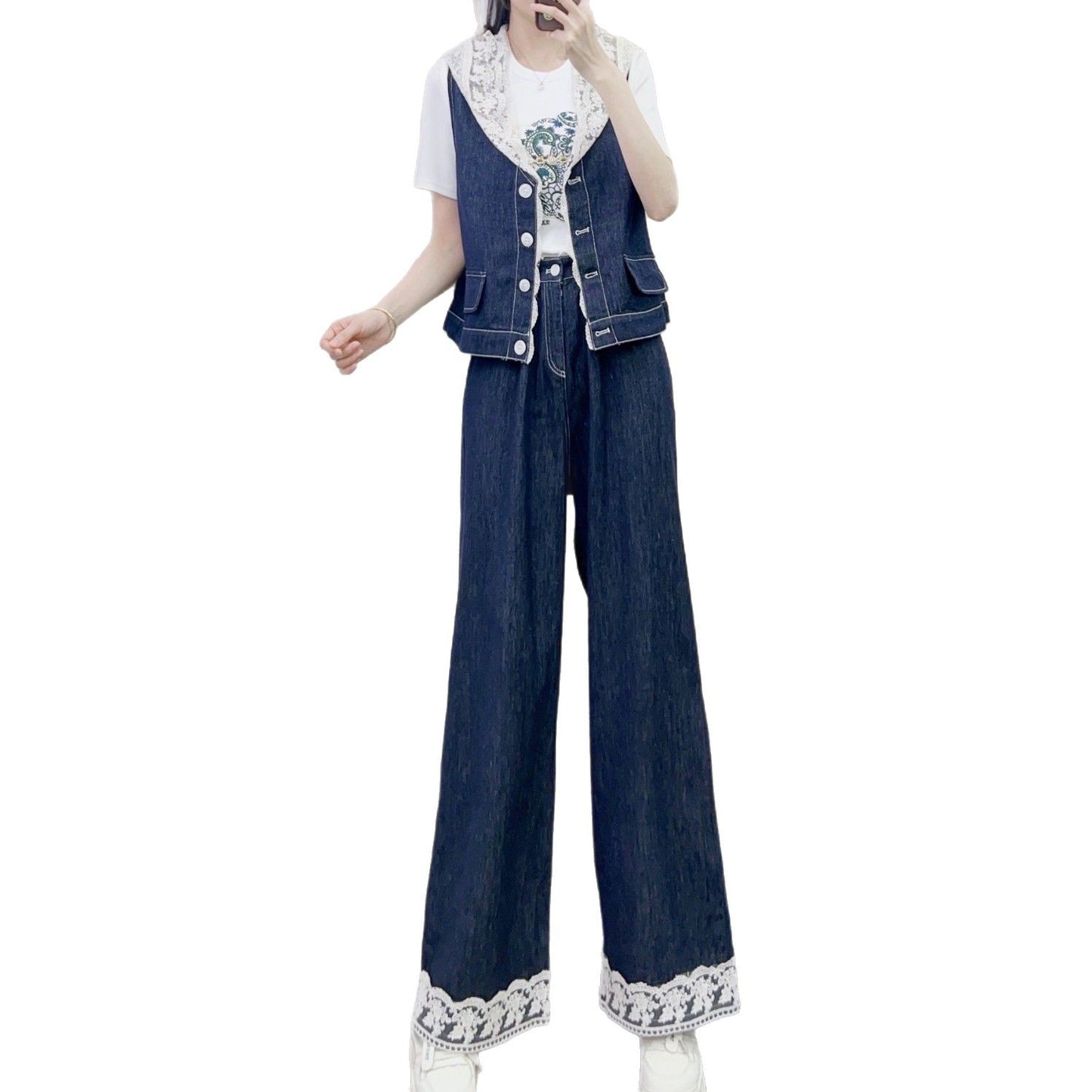 Dame Denim-Overall med dekorativ knaplukning og moderigtige accenter Stilla