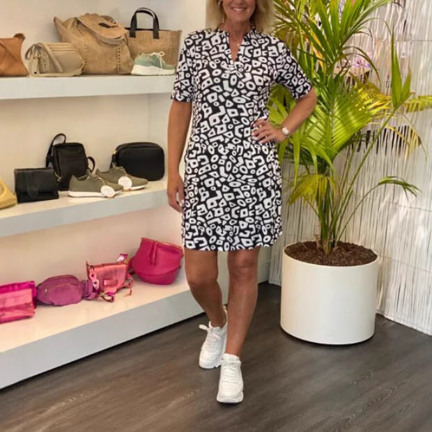 Dame afslappet kjole med sidelommer og moderigtigt mønster Stilla