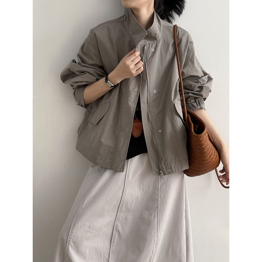 Dame afslappet overgangsjakke med ståkrave og praktiske lommer Stilla