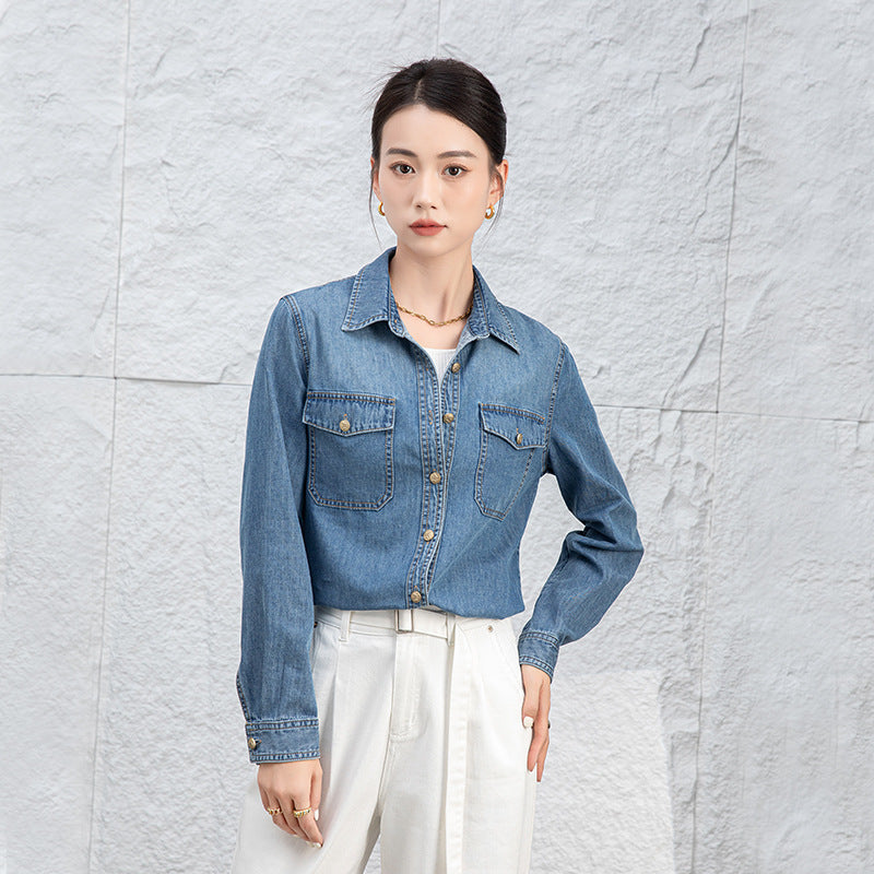 Dame denim skjorte med praktiske brystlommer og moderne snit Stilla