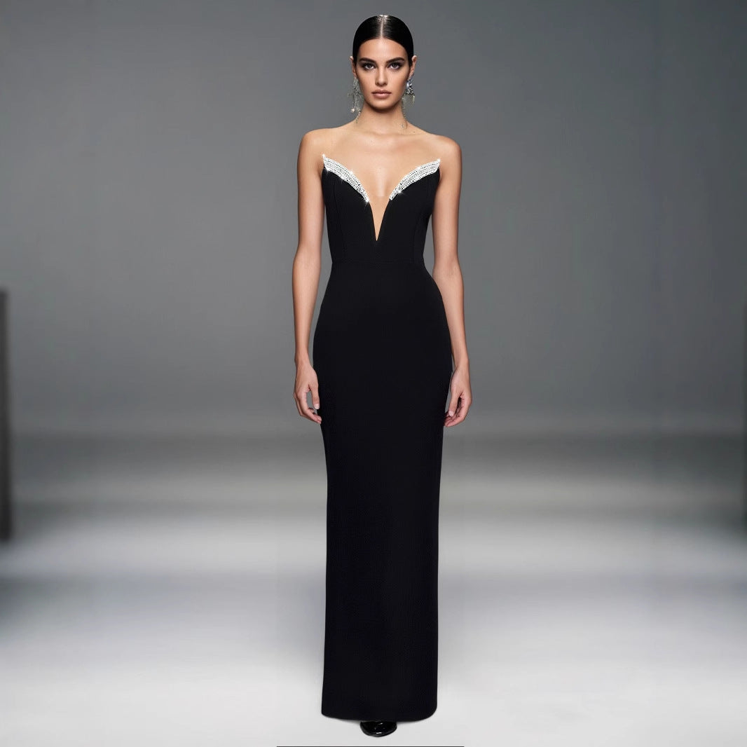 Dame Elegant aftenkjole med innovativ udskæring og glitrende applikationer Stilla