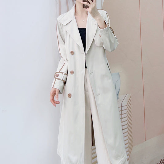 Dame trenchcoat med moderigtige accenter Stilla