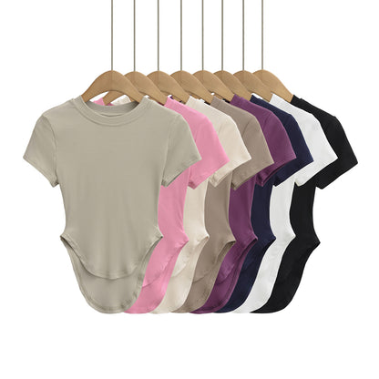 Dame figursyet kortærmet bodysuit med moderne schnitlinjer og raffinerede detaljer Stilla