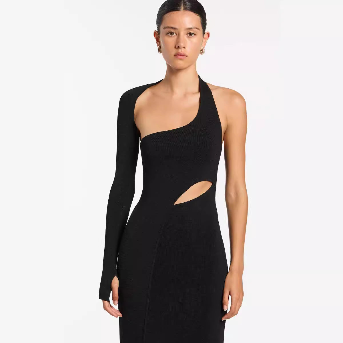 Dame Cut-Out Maxikjole med asymmetrisk design og en ærme Stilla