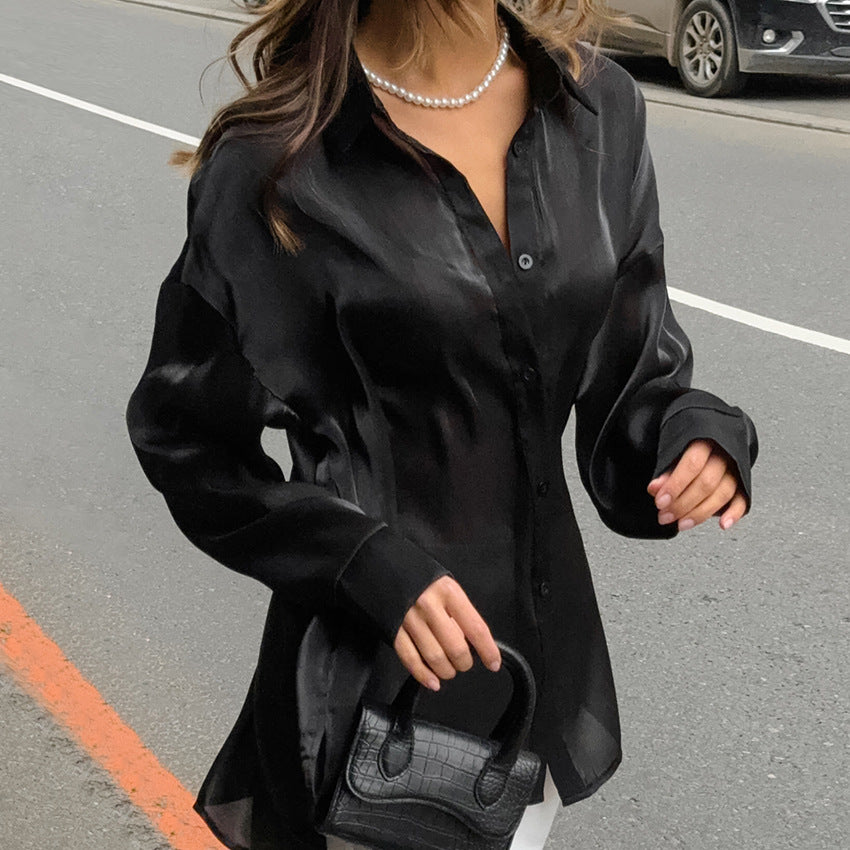 Dame elegant bluse i let, skinnende stof med klassisk krave og lange ærmer Stilla