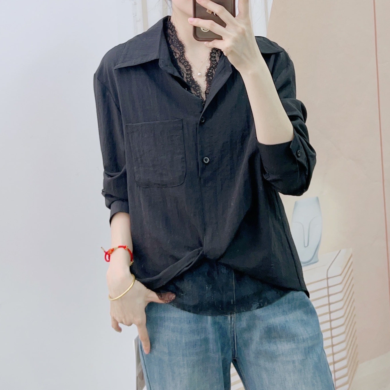 Dame elegant bluse med fine spidse detaljer og afslappet snit Stilla