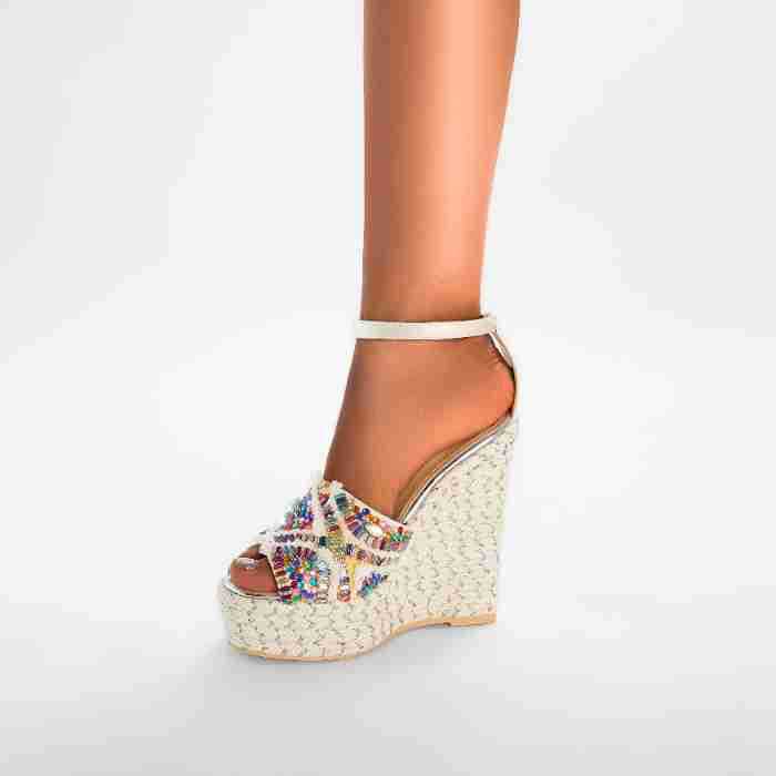 Dame dekoreret kile sandaler med justerbar ankelrem Stilla