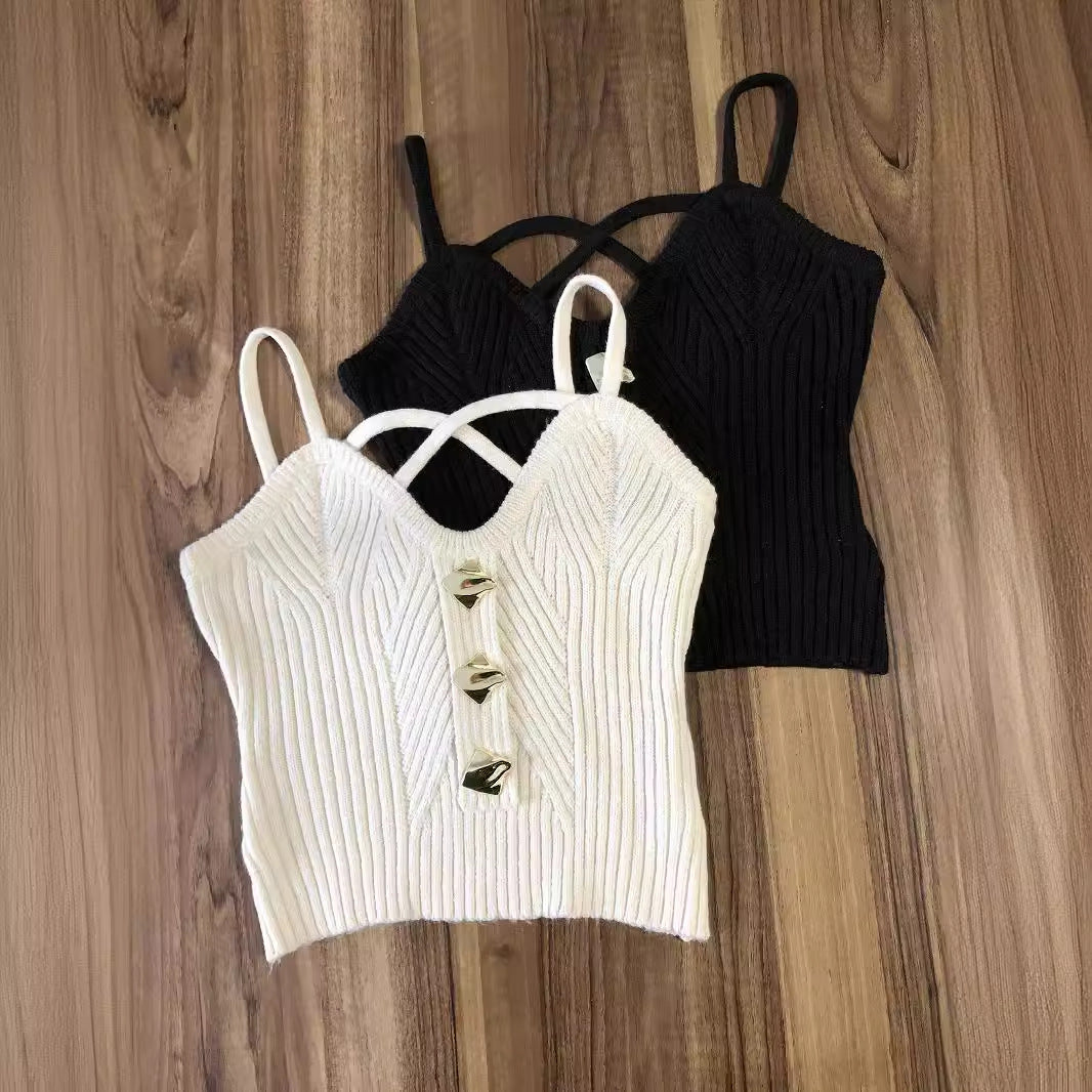 Dame cropped strik top med moderne stropper og struktureret design Stilla