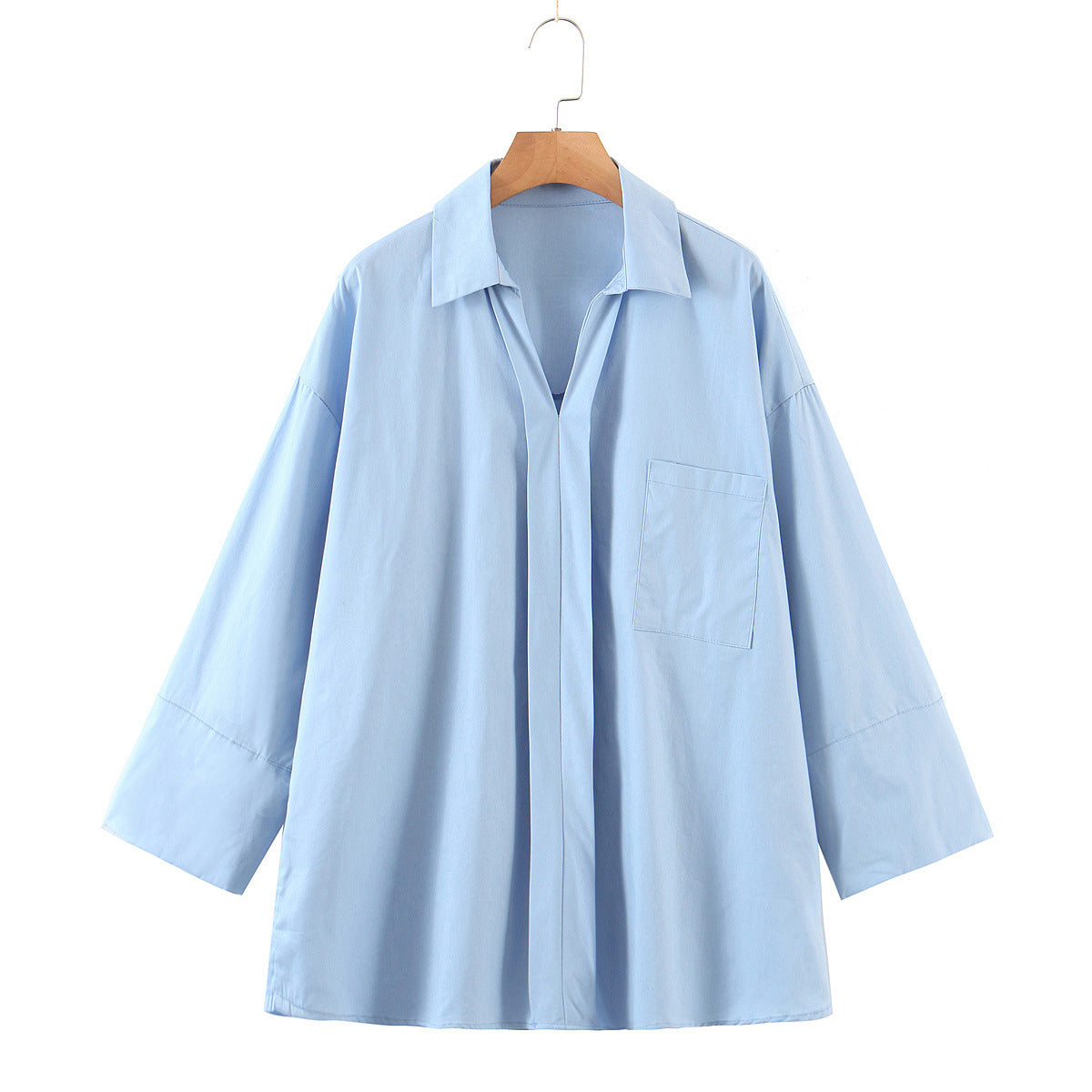 Dame afslappet bluse med bred pasform og praktisk brystlomme Stilla