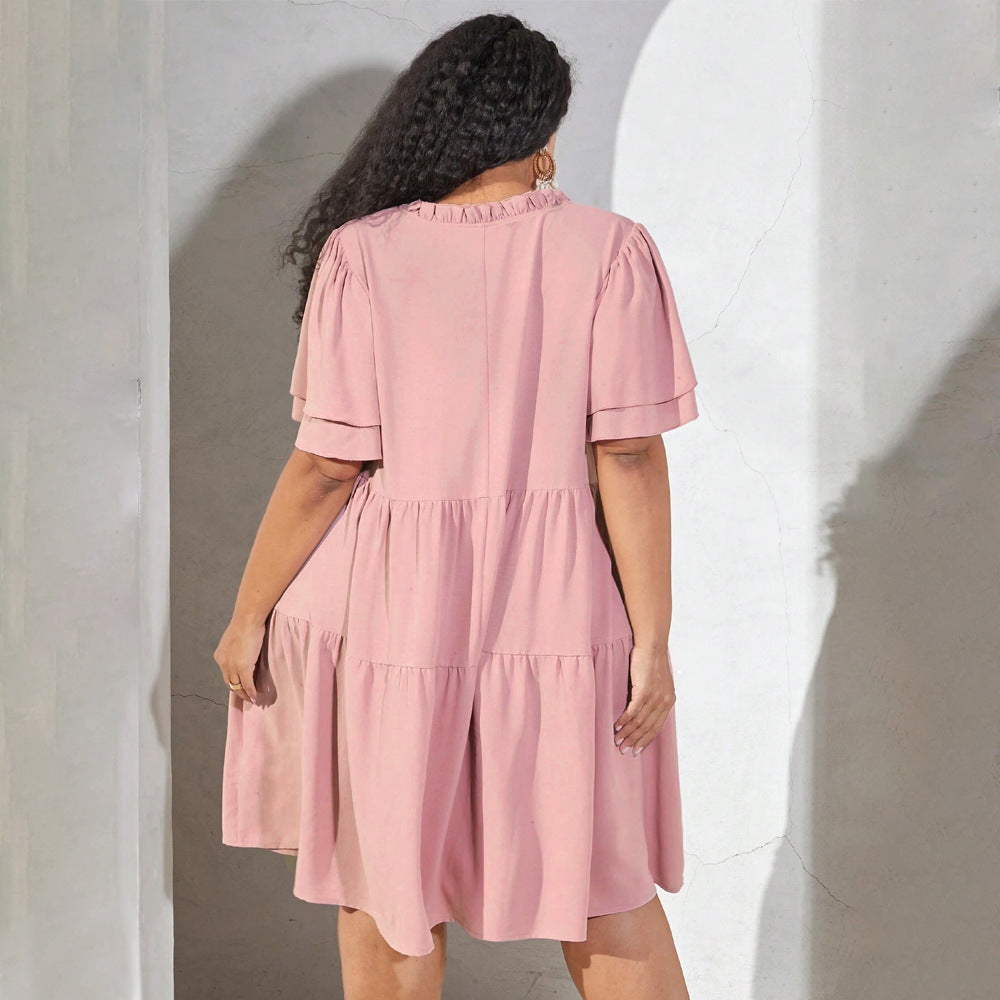 Dame afslappet sommerkjole med ruffle detaljer og figursyet snit Stilla