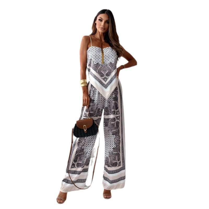 Dame jumpsuit i elegant vidde snit med raffinerede mønstre og stropper Stilla
