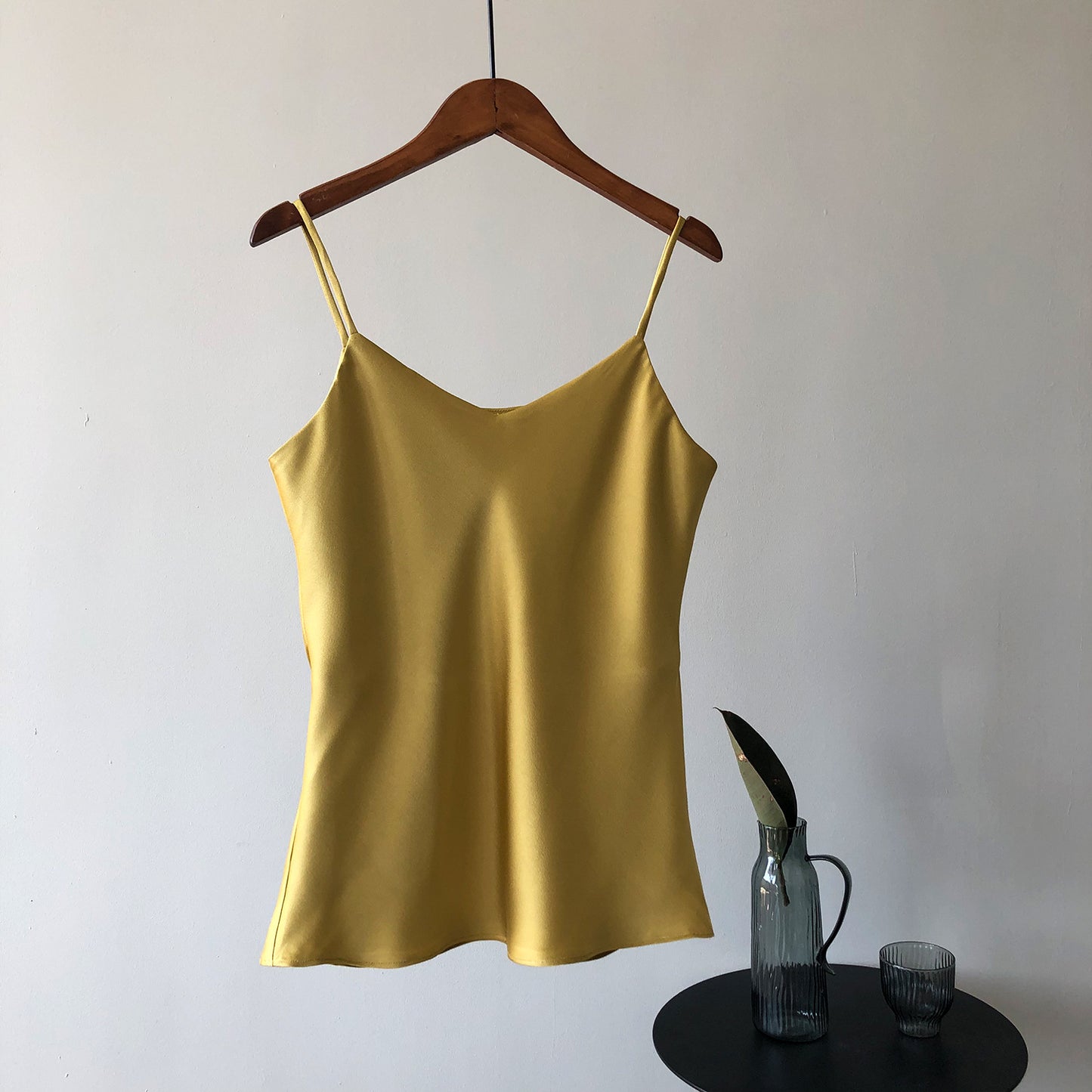 Dame elegant camisole-top med fint satinmateriale og justerbare spaghetti-stropper Stilla