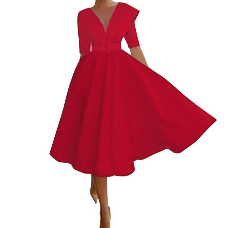 Dame A-linje kjole med elegant V-halsudskæring og svajende skørt Stilla