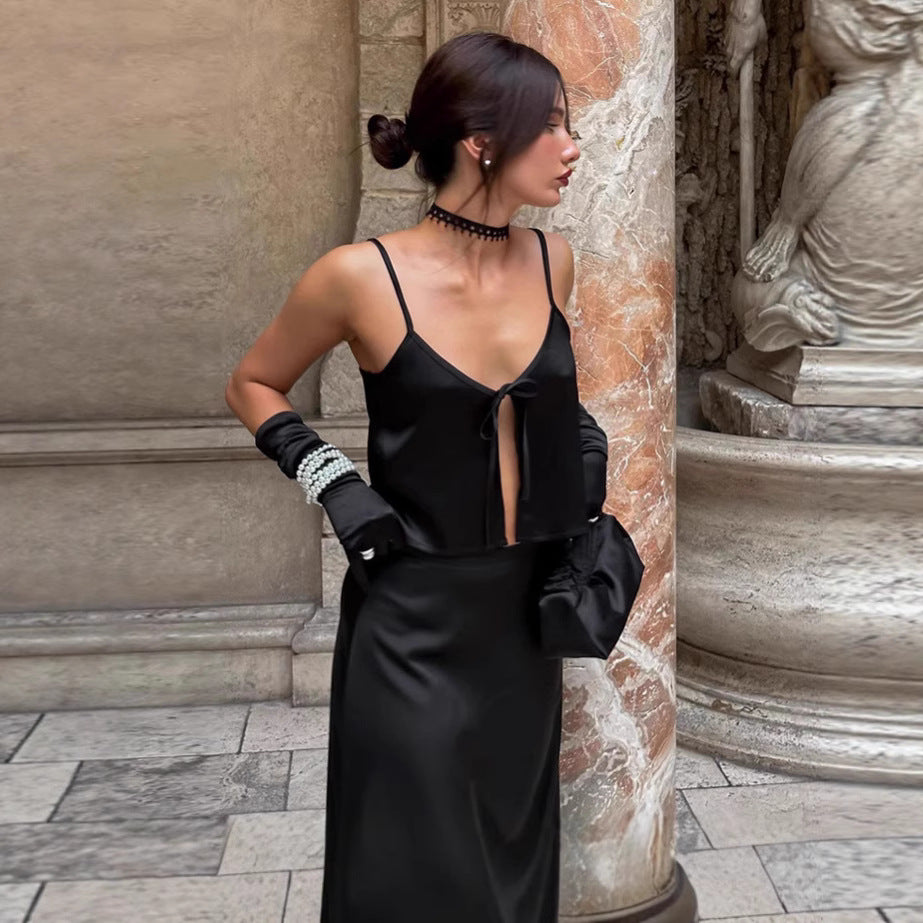 Dame Elegant aftenkjole med dyb udskæring og chiffon-overlay Stilla