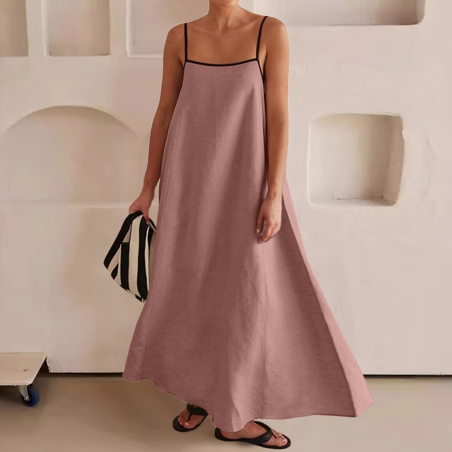 Dame afslappet maxikjole med tynde stropper og flydende snit Stilla