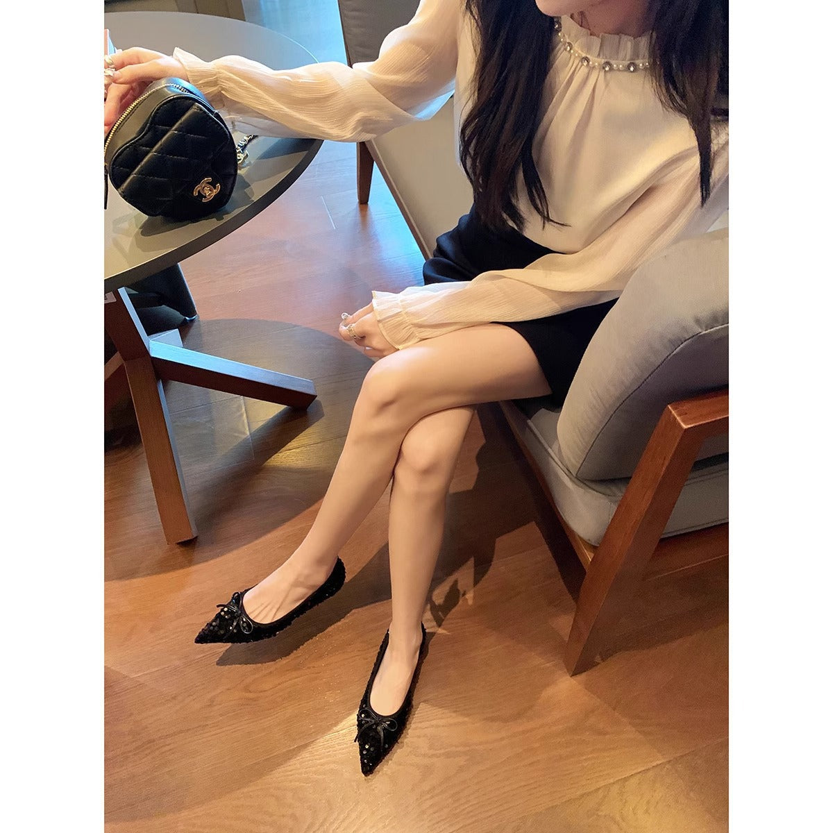 Dame Dekorerede Spidselags med Dekorativ Bue Stilla