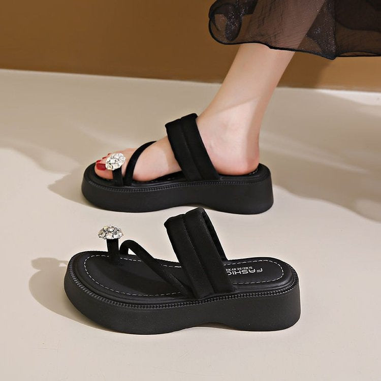 Dame Designer-platform-sandaler med moderne rem og glitrende smykkedetalje Stilla