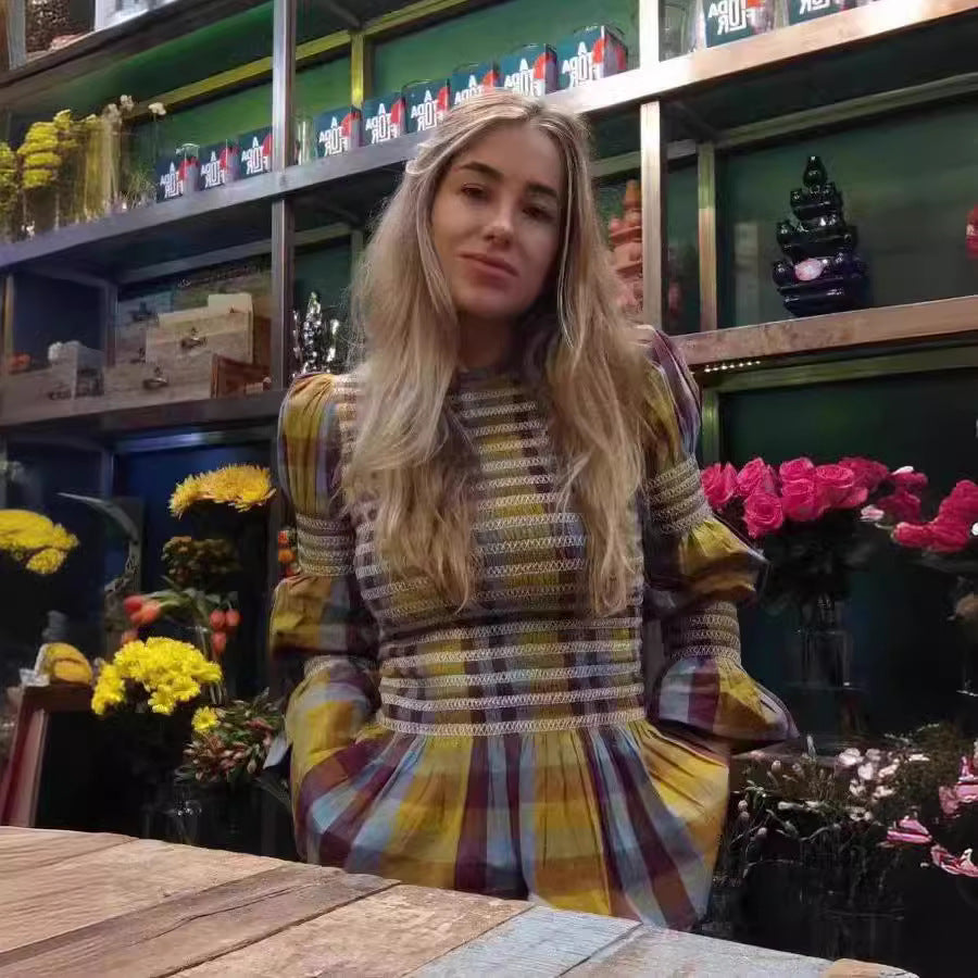 Dame A-linje bluse med blomstermønster og elegante puffærmer Stilla