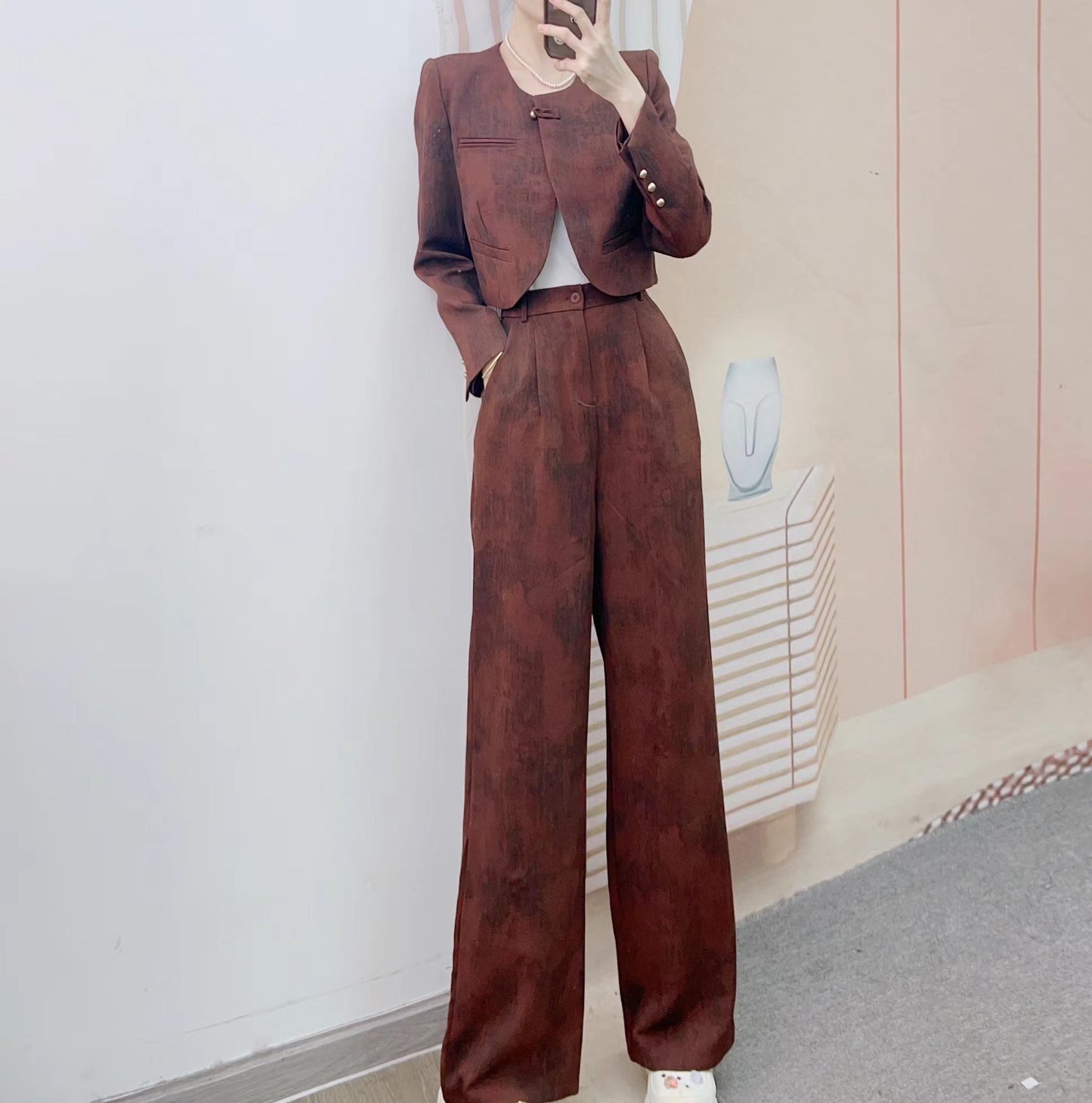 Dame Elegant Blazer-Bukser-Sæt med feminine detaljer og moderne look Stilla