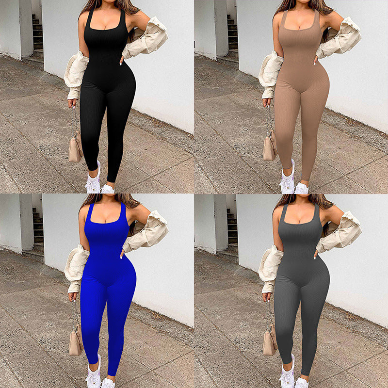 Dame enhed jumpsuit med figurtilpasset design og moderne ribmønster Stilla