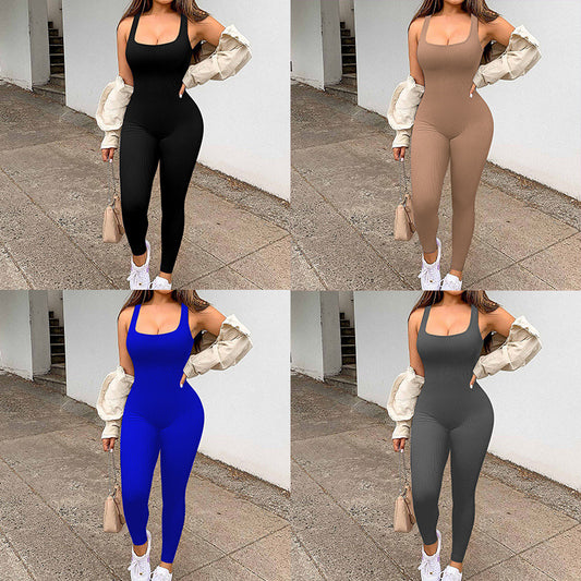 Dame enhed jumpsuit med figurtilpasset design og moderne ribmønster Stilla