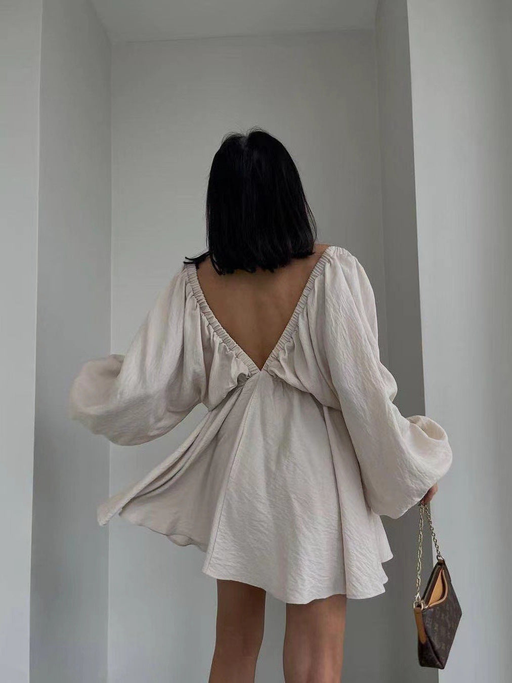 Dame afslappet minikjole med bred pasform og voluminøse ærmer Stilla