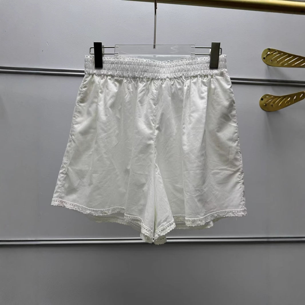 Dame elegant bluse med fine broderidetaljer og knaplukning Stilla