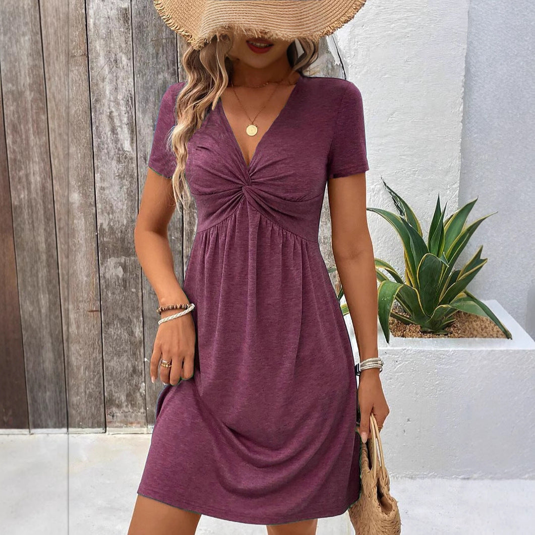 Dame afslappet omslagskjole med elegant taljering og feminint V-udskæring Stilla