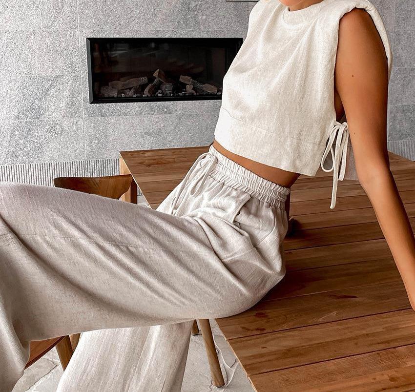 Dame afslappet 2-delt sæt bestående af top og brede bukser med elastisk talje Stilla