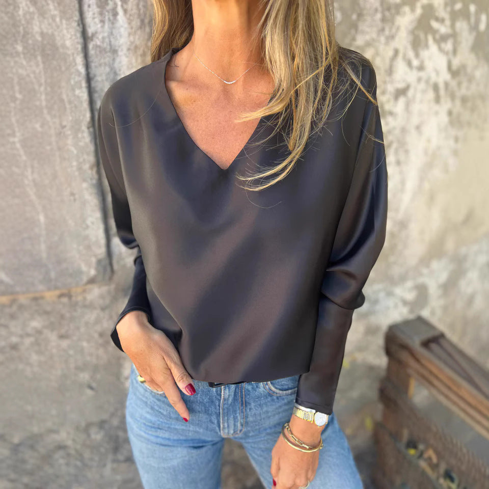 Dame afslappet bluse med dyb V-udskæring og bred pasform Stilla