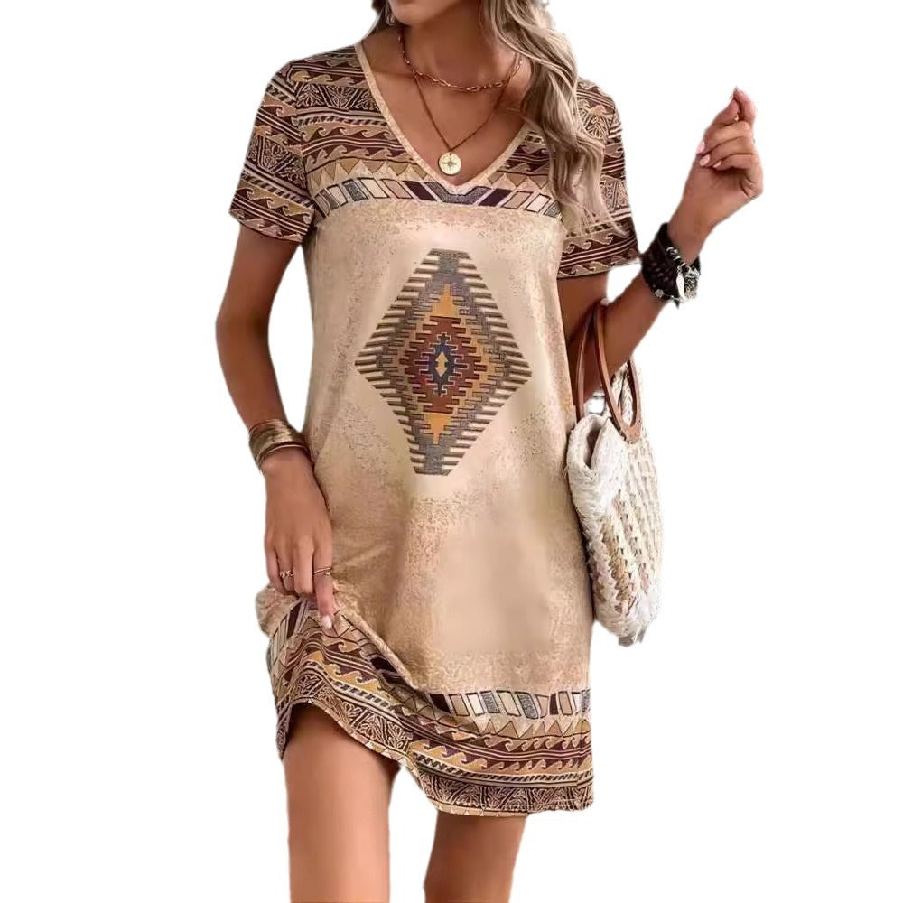 Dame afslappet strandkjole med V-udskæring og farverigt etnisk design Stilla