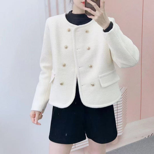 Dame elegant Boucle-jakke med gyldne knapdetaljer og praktiske lommer Stilla