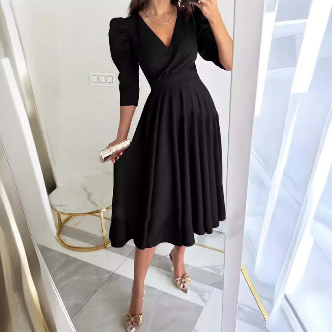 Dame A-linie kjole med puffærmer og omslagseffekt Stilla