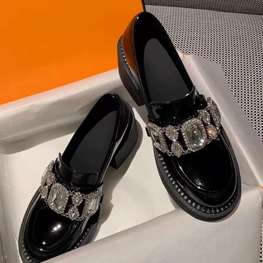 Dame loafers med funklende smykkedetaljer og robust blokhæl Stilla