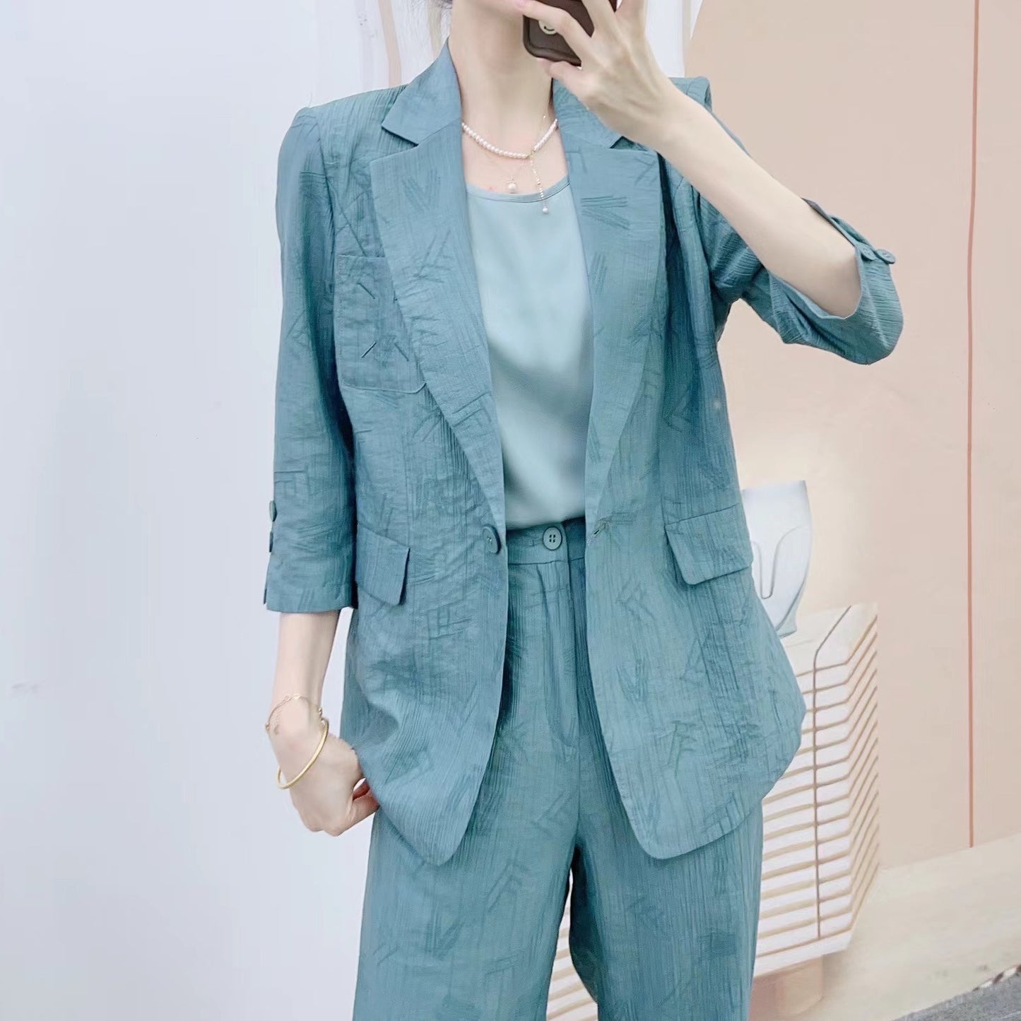 Dame Elegant Blazer-Bukser-Sæt med struktureret stof og moderigtig snit Stilla