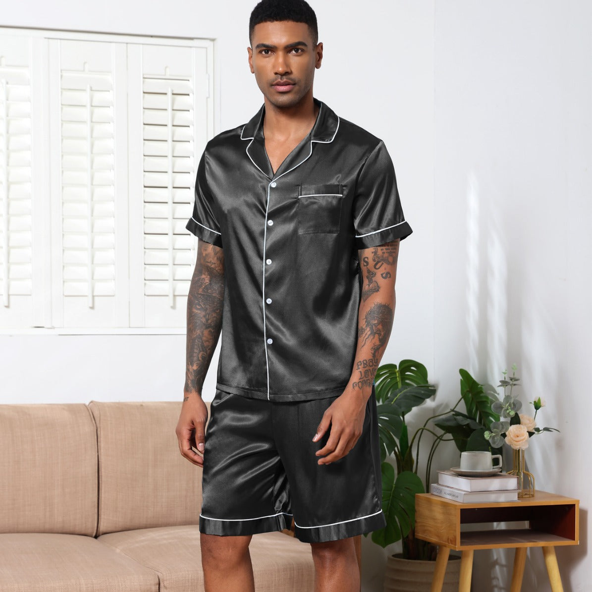 Herrer satin pyjama-sæt med kortærmet bluse og brede shorts Stilla