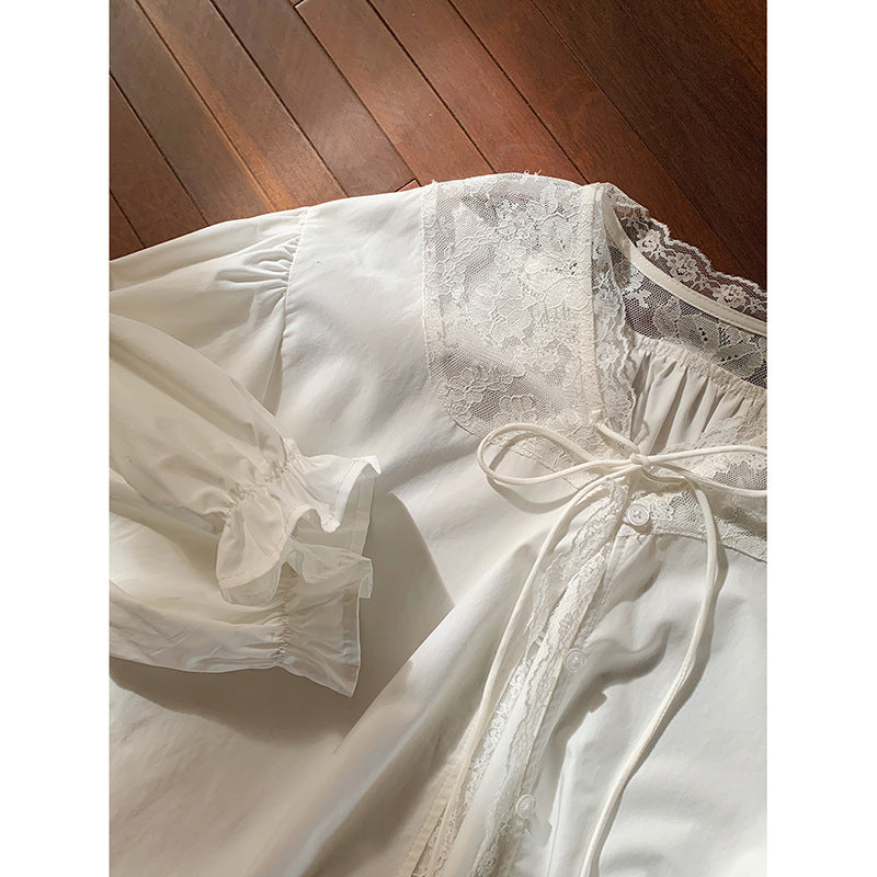 Dame afslappet bluse med spidsdetaljer og svajende nederdel Stilla