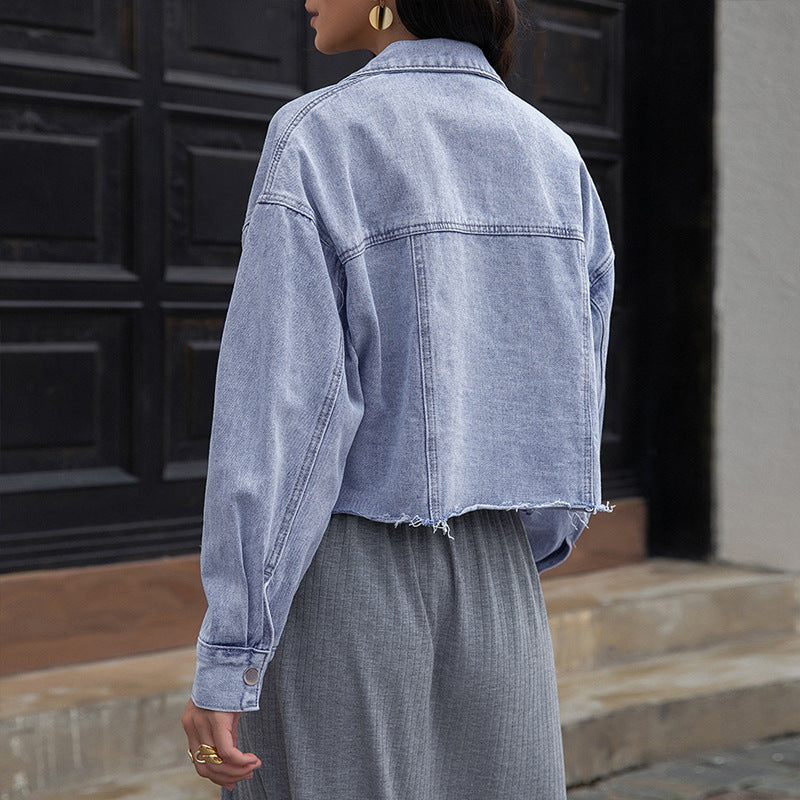 Dame Cropped Denimjakke med frynset kant og afslappet snit Stilla