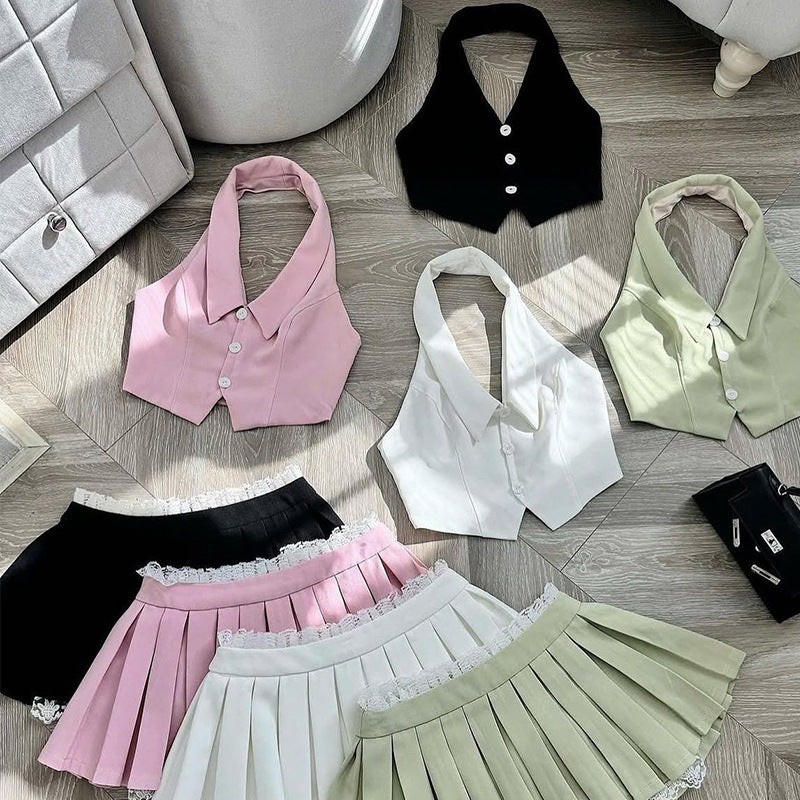 Dame cropped bluse med aftagelig krave og elegante knapdetaljer Stilla