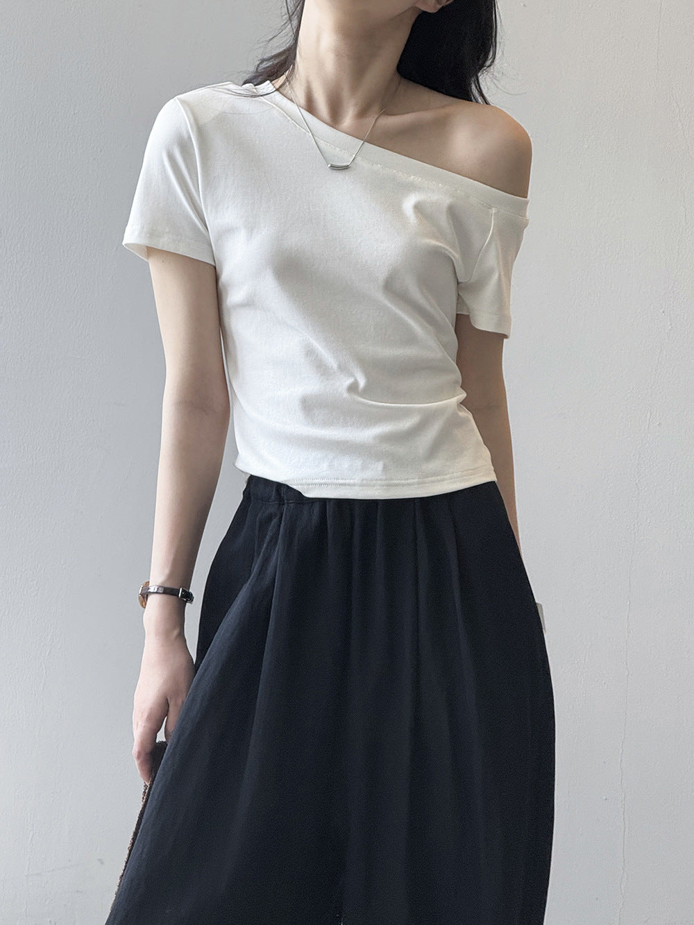 Dame afslappet kortærmet top med vid udskæring og kvalitets bomuldsstof Stilla