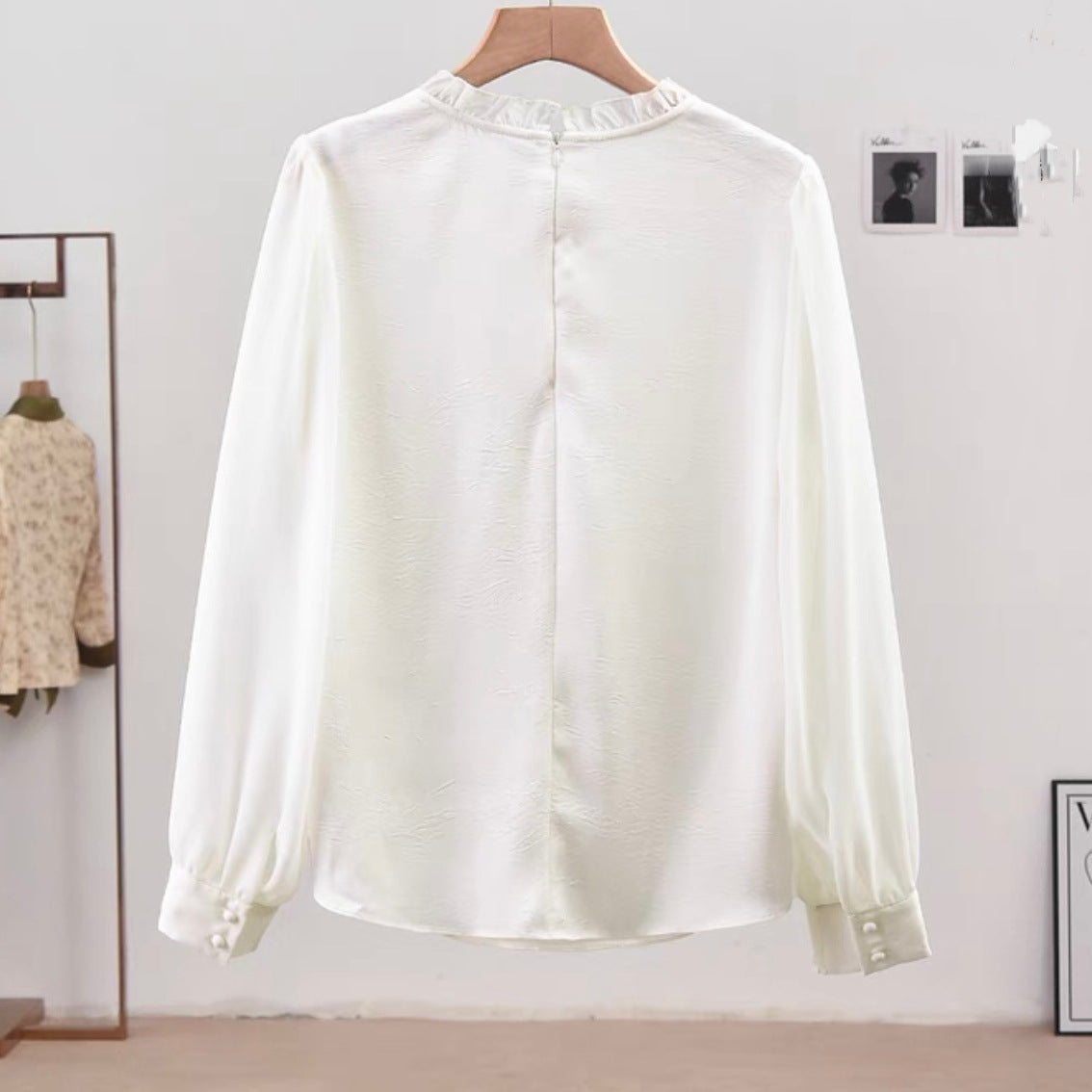 Dame Elegant Bluse med Flæsedetaljer og PerleacCenter Stilla