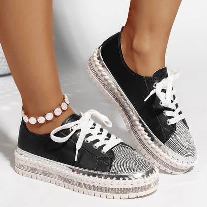 Dame sporty sneakers med skinnende overflade og trendy platform Stilla