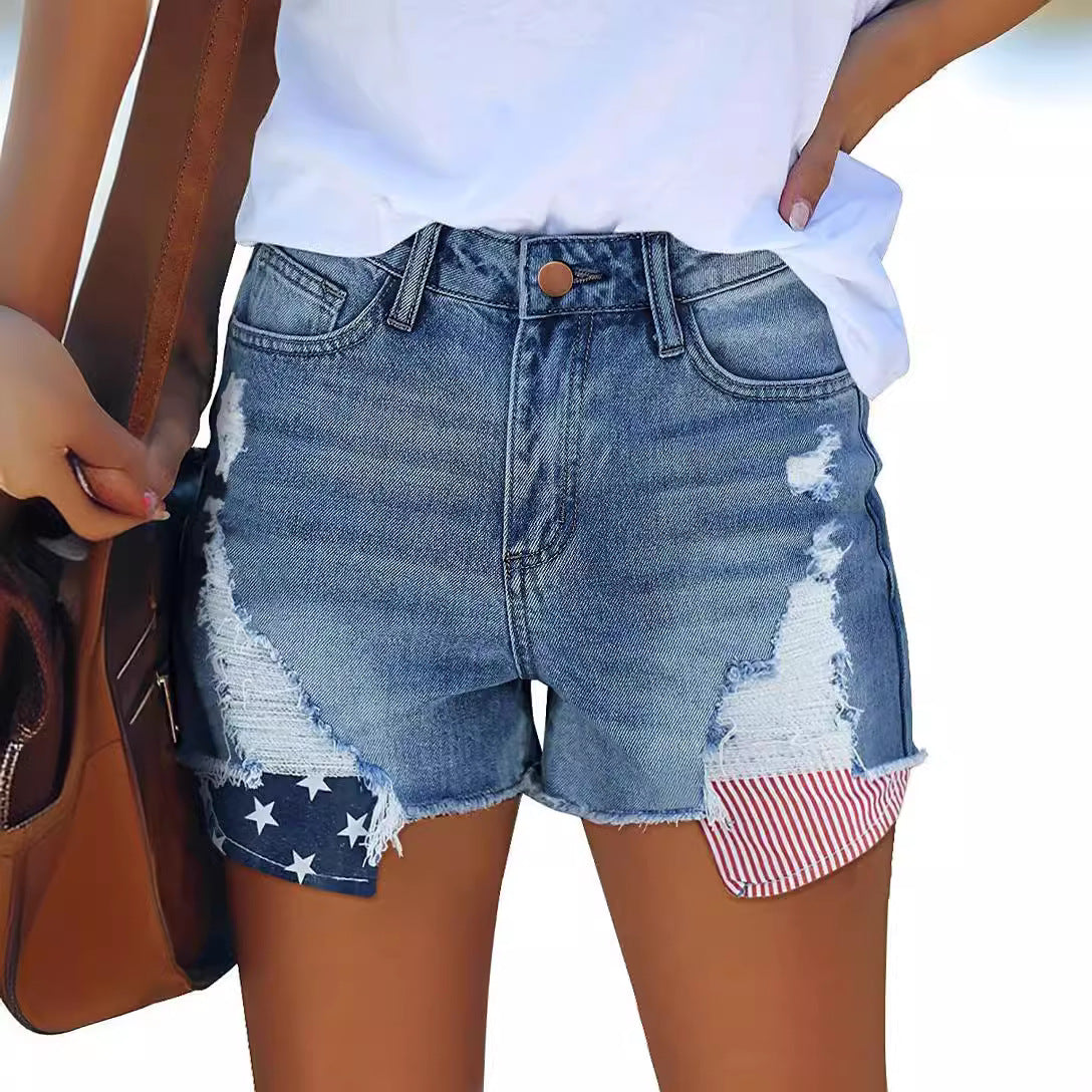 Dame afslappede Denim-shorts med moderigtige ripped-detaljer og Amerika-flags-elementer Stilla