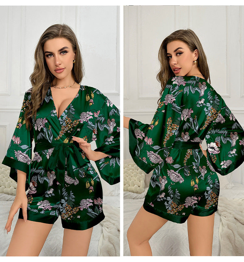 Dame Kimono-jumpsuit med blomstret design og svajende ærmer Stilla