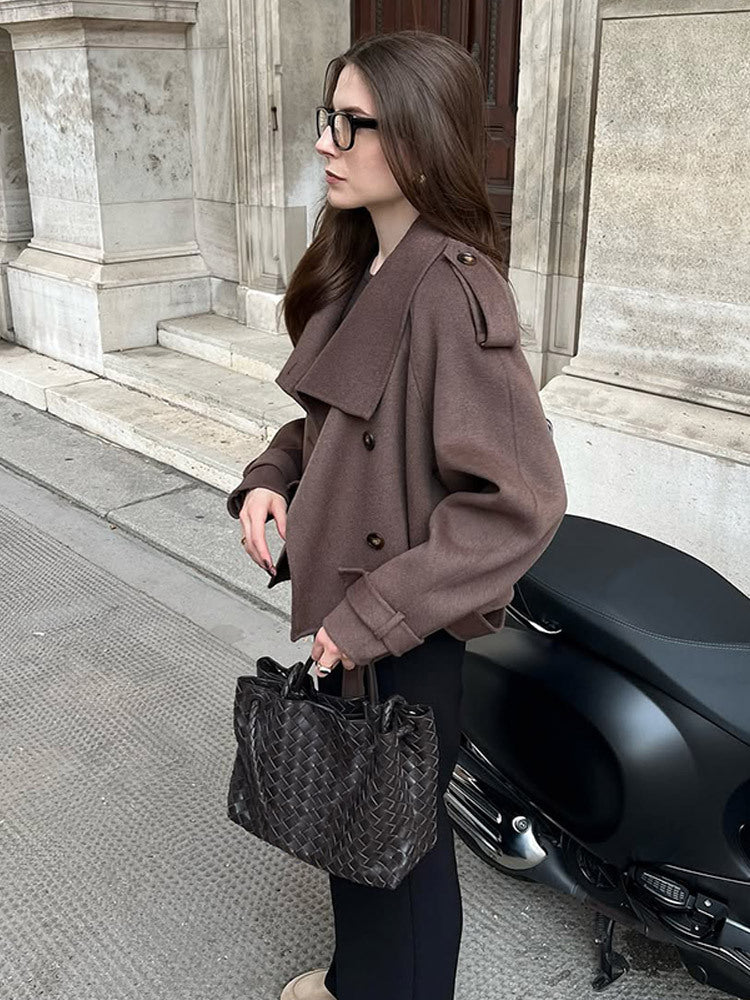 Dame afslappet oversized jakke med dobbelt knaplukning og bred revers Stilla