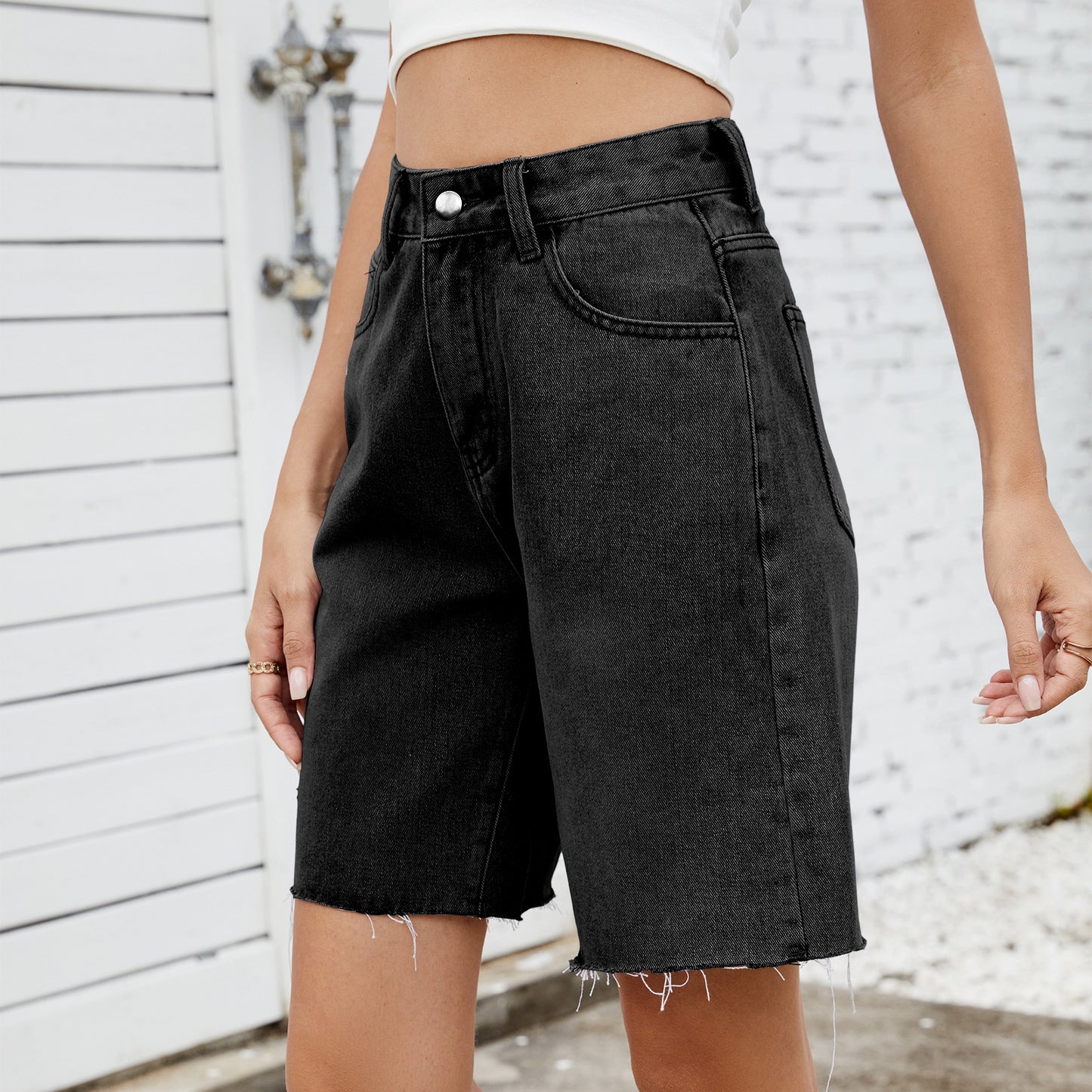 Dame denim shorts i moderne snit med frynset kant Stilla
