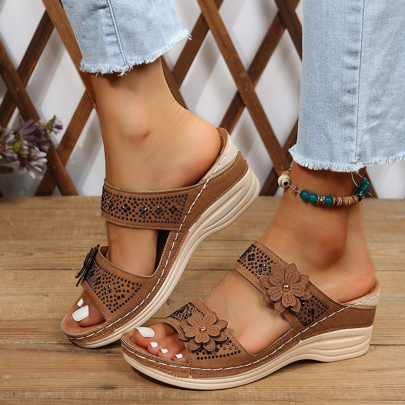 Dame Wedge-sandaler med modetrends blomsterapplikationer og remdekoration Stilla