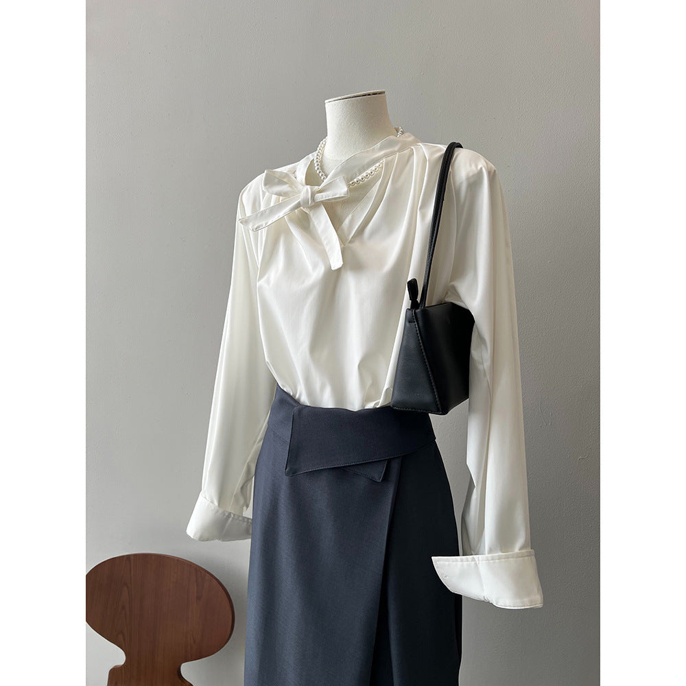 Dame elegant blouse med sløjfedetalje og fint satin-finish Stilla
