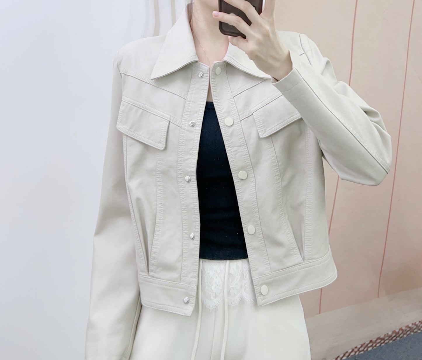 Dame denimjakke med klassisk snit og påsatte lommer Stilla