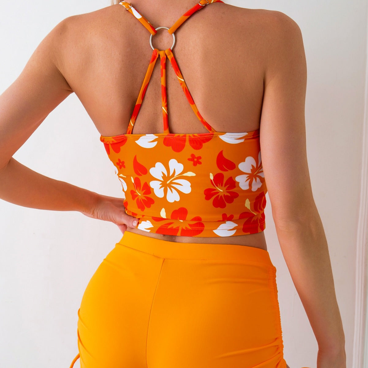 Dame Crop-Top Bikini med blomsterprint og modische shorts Stilla